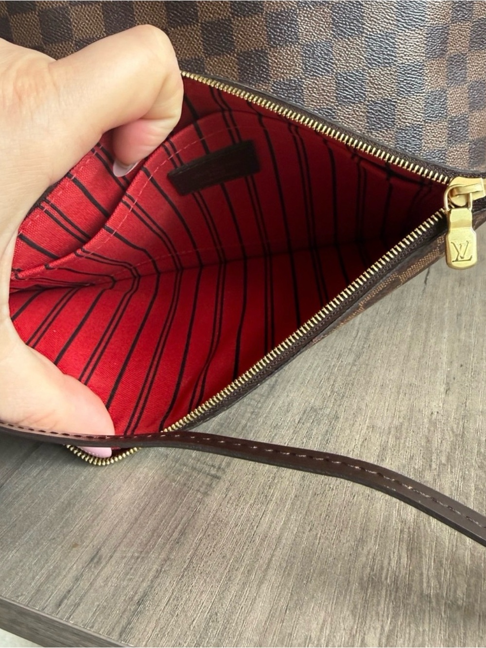 Louis Vuitton Neverfull MM Damier Ebene with Cherry interior. Includes pouch - Picture 8 of 10